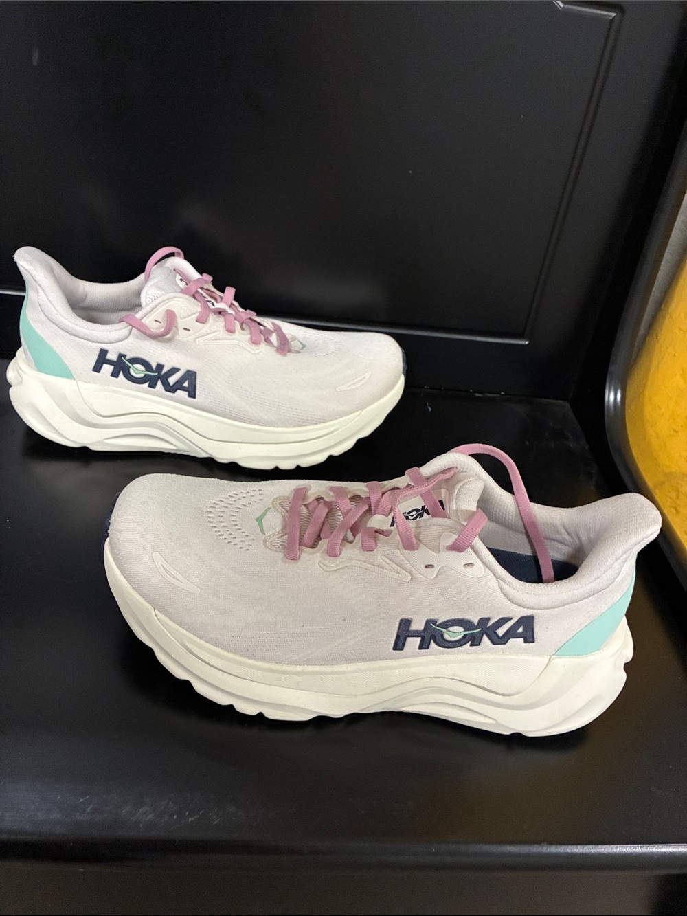 HOKA ONE ONE Arahi 8 Women's Stability Running Shoes Rose Cream Alabaster Sz 8.5 - Picture 2 of 6